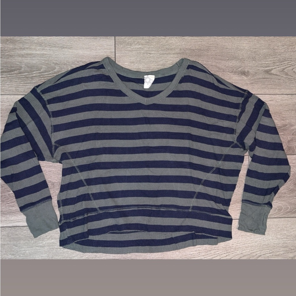 Offline By Aerie Size Medium Long Sleeved Striped Thermal Shirt Vneck Oversized